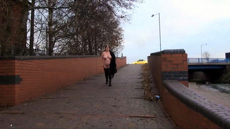 BBW Andreas Busty Flashing